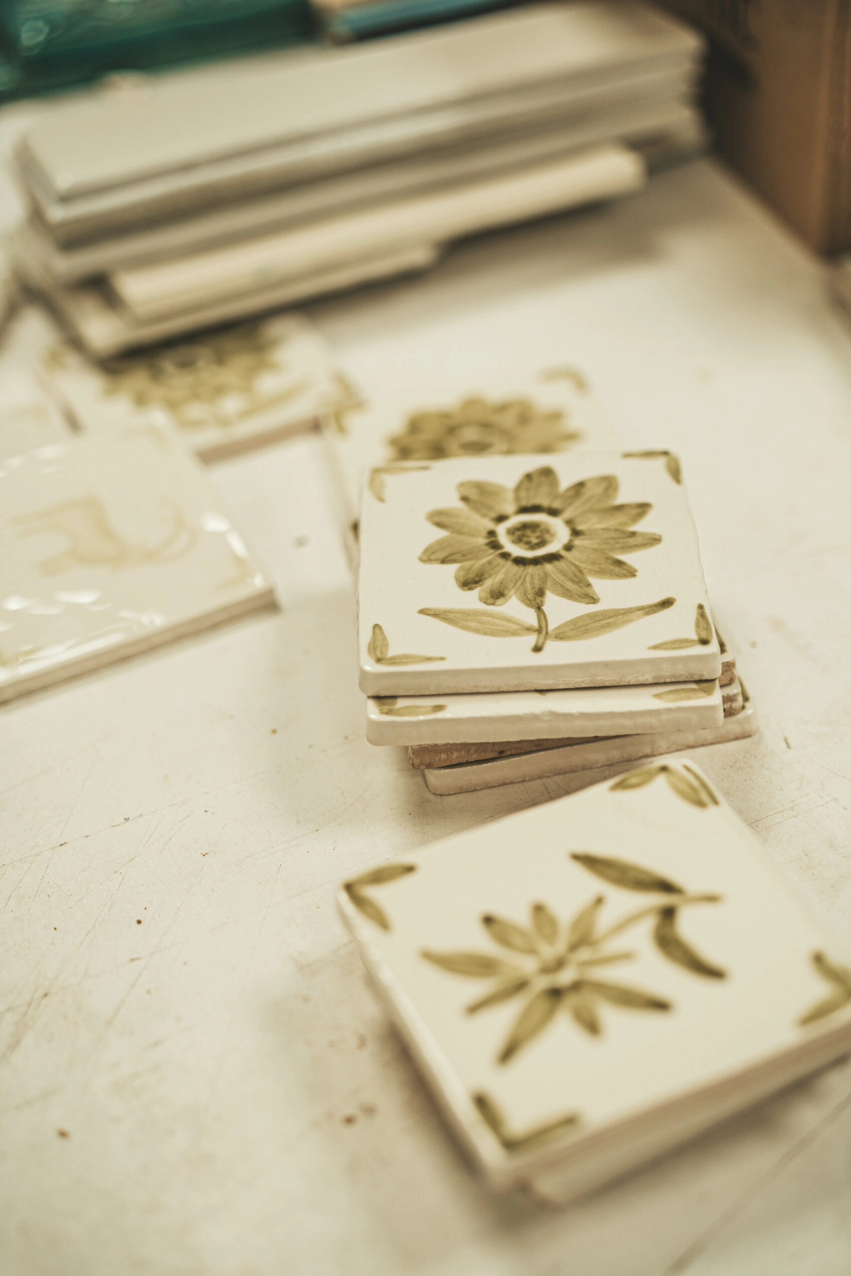 Azulejos artesanales elaborados en el taller de Art Antic l'Alcora