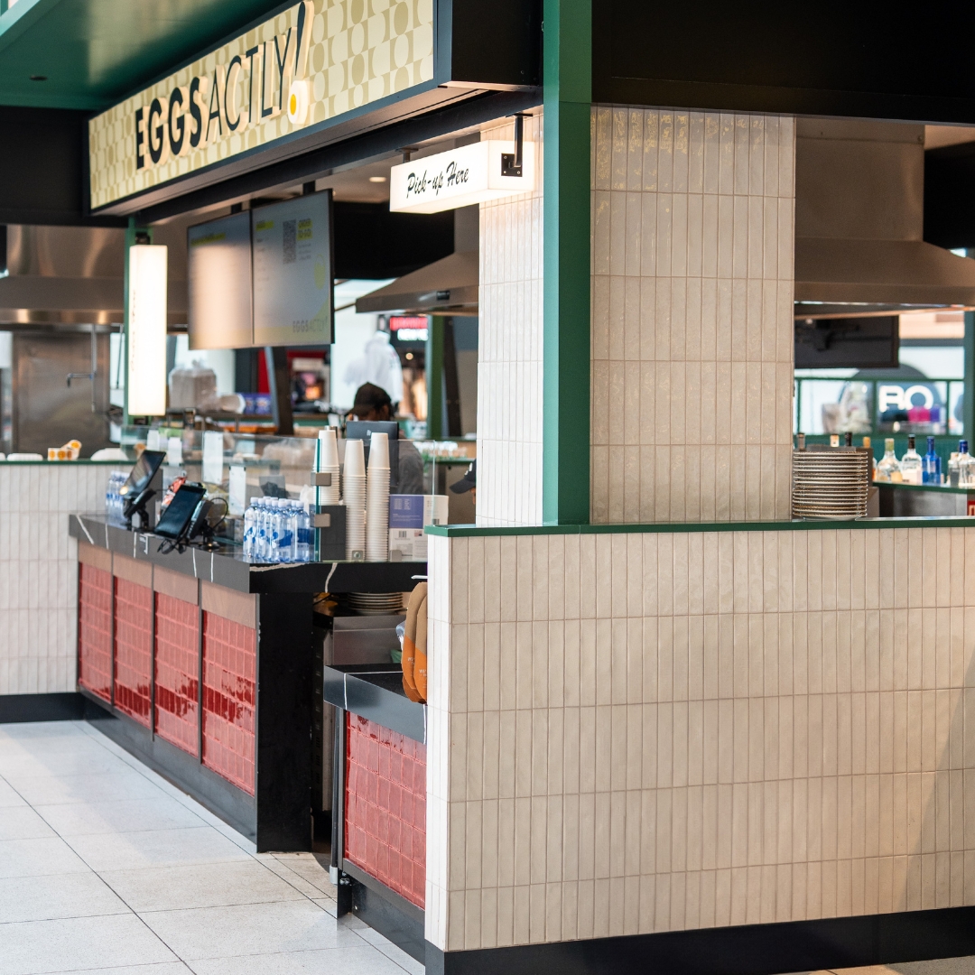 Foto: Food Hall (Aeropuerto LaGuardia New York). Proyecto: Lázaro Rosa-Violán.